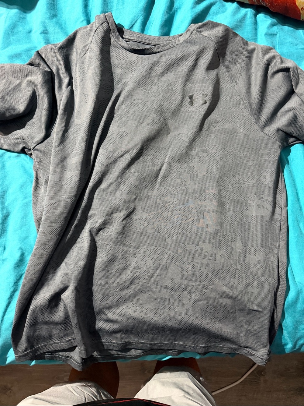 Under Armour Men’s Charcoal Gray Short-Sleeve Athletic Tee